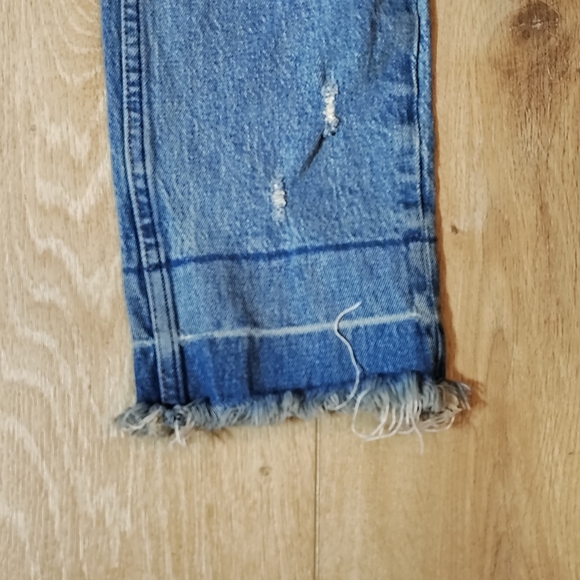 Abercrombie & Fitch Women's Sz 26-2s High Rise Mom Jeans Thrashed Distressed - Picture 2 of 8